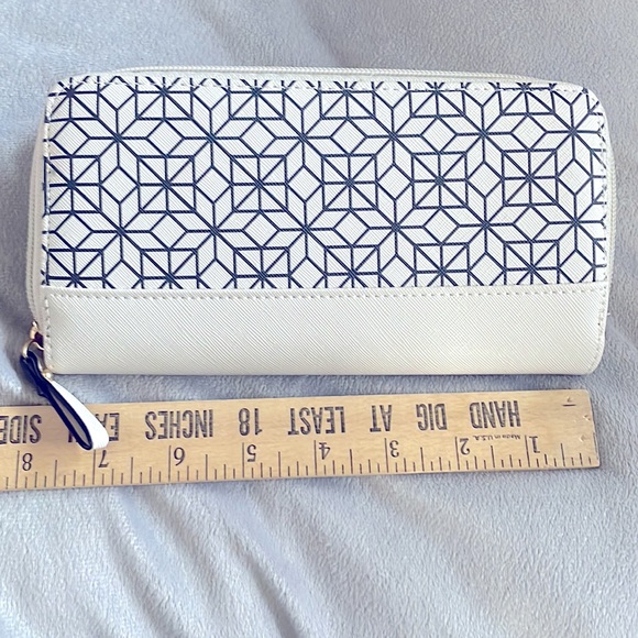 NWOT Geometric 8” Clutch Wallet - Picture 3 of 5